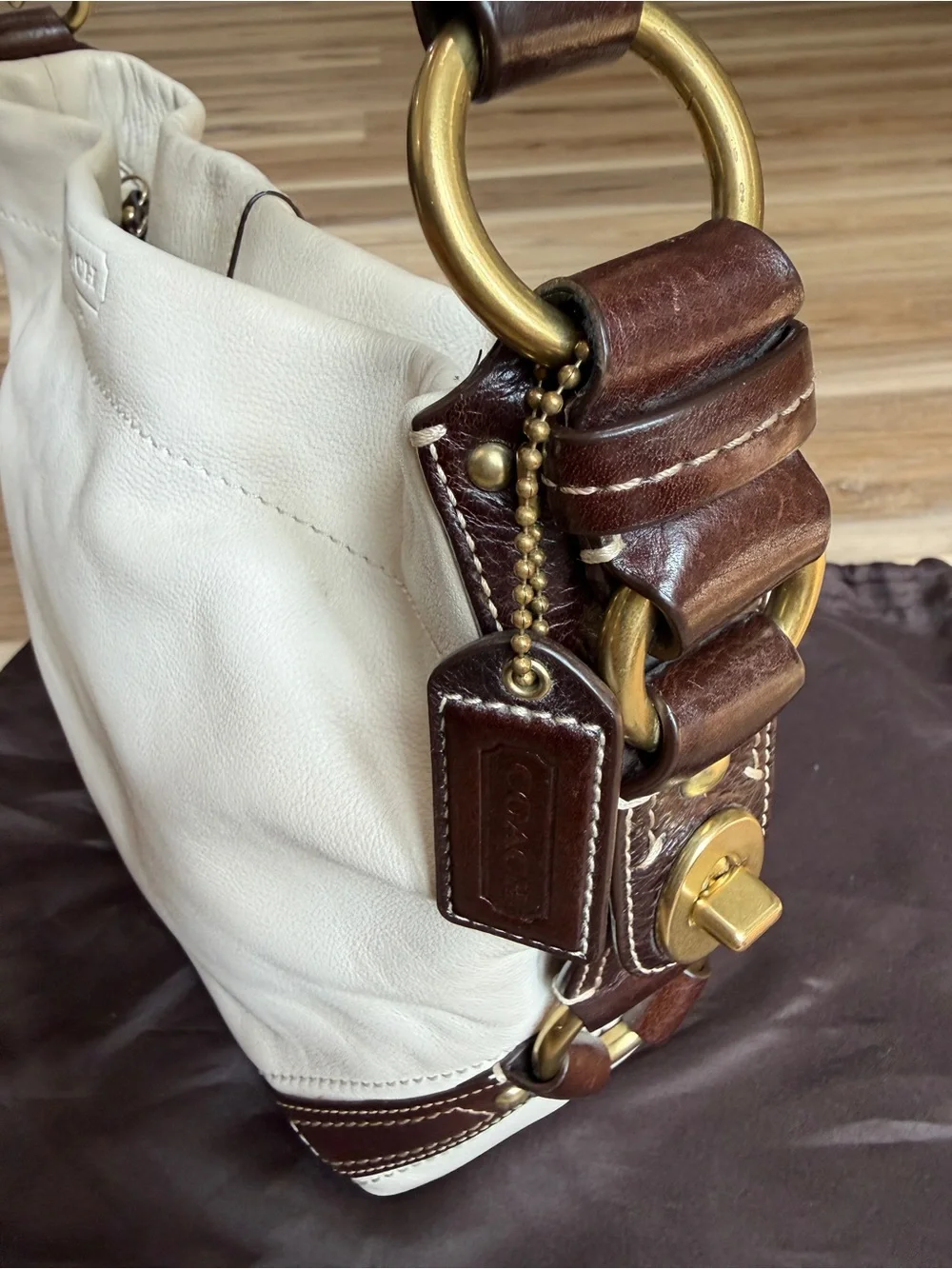Vintage Coach Carly Leather Hobo Bag Off-White Leather Gold Hardware J0782-10615